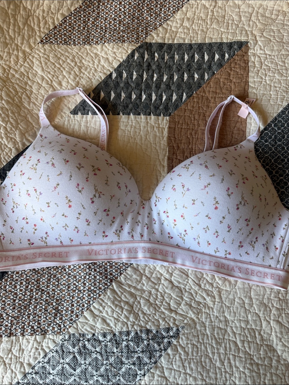 Victoria's Secret Light Pink Floral Wireless Bra
